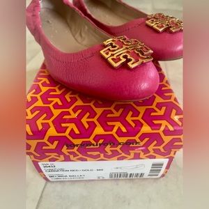 Pink Tory Burch flats 💓